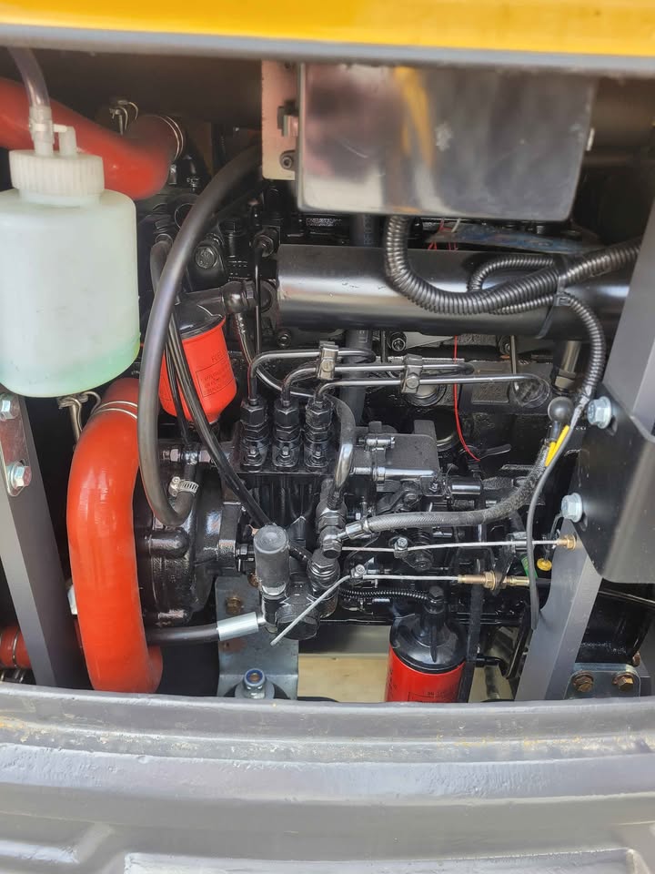 HY18 engine bay close-up
