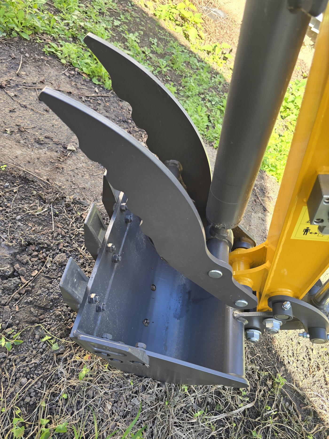 Hydraulic thumb attachment